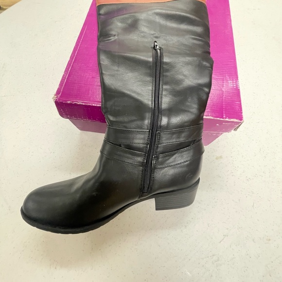 Boots - Picture 3 of 3